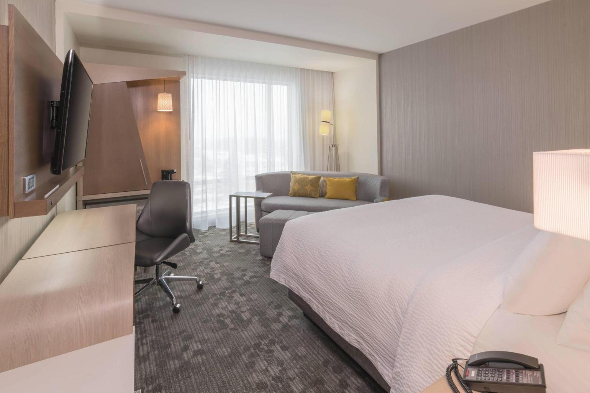 Courtyard By Marriott Burlington-oakville Hotel Burlington