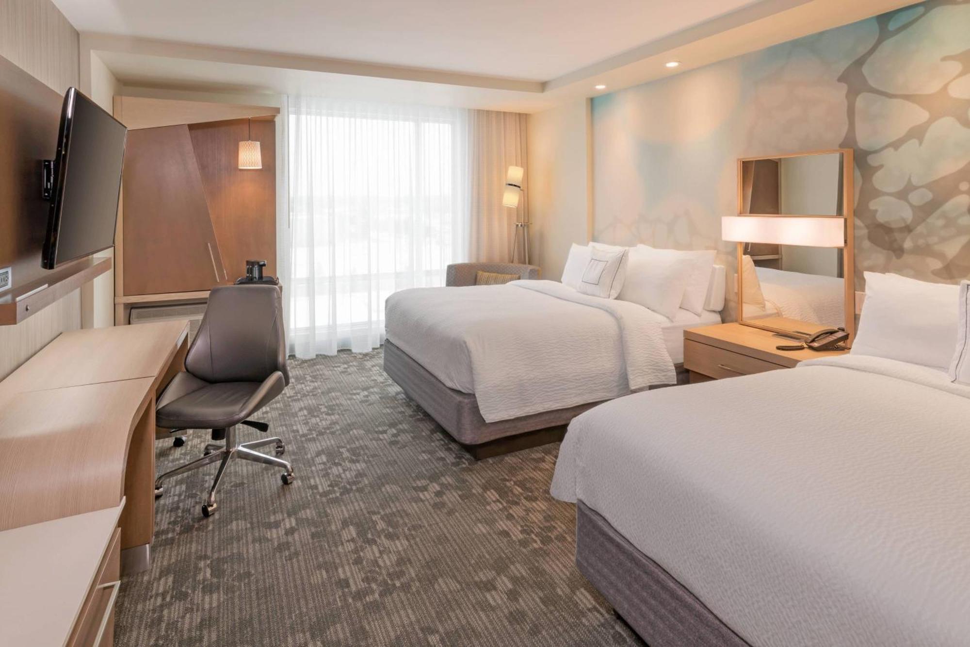 Courtyard By Marriott Burlington-oakville 3*